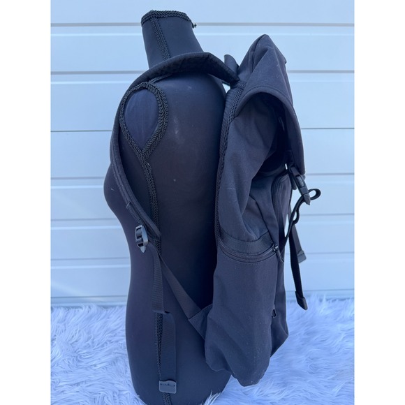 lululemon aloha backpack COLLECTION KEEP IT LIGHT / MONOCHROME / TROPICAL Work It Out In Whistle Lululemon Command the Day Backpack